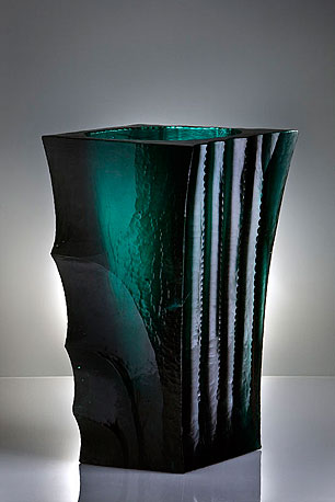 CLIFF II., mould-melted glass, cut, 36 × 29 × 19 cm, 2008
foto J. Jiroutek