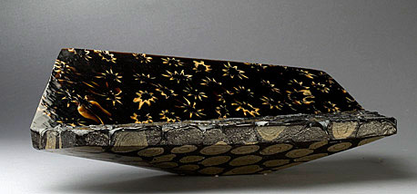HVĚZDNÁ KRAJINA, tavené broušené sklo, 12 × 40 × 29 cm, 2006
foto G. Urbánek