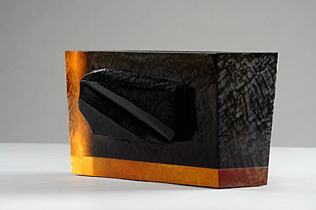 SOUMRAK, tavené broušené sklo, 16 × 26 × 12 cm, 2006
foto M. Pouzar