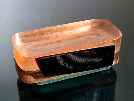 KRA II., tavené broušené sklo, 12 × 20 × 10 cm, 2005
foto J. Šolc