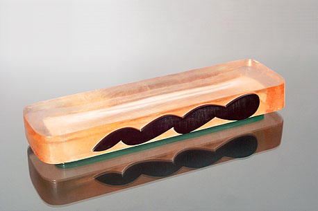 KRA III., tavené broušené sklo, 10 × 38 × 10 cm, 2005
foto J. Šolc