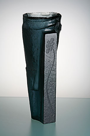 POD VODOPÁDEM, tavené broušené sklo, 42 × 18 × 16 cm, 2007
foto M. Pouzar