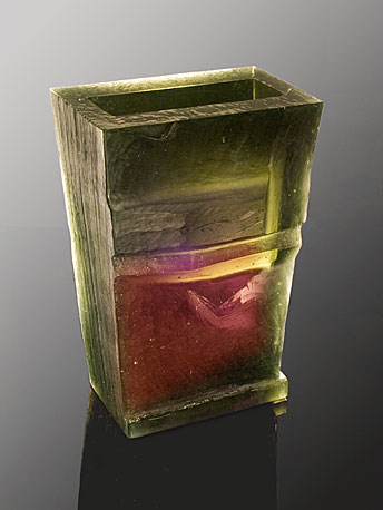 SKÁLA, tavené broušené sklo, 32 × 22 × 14 cm, 2006
foto J. Šolc
